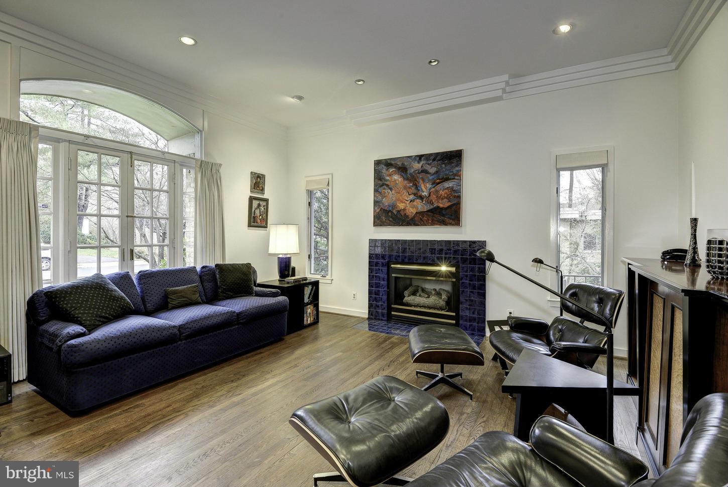 4111 North Ridgeview Road Arlington, VA 22207 - Photo 7 of 21 Family Room