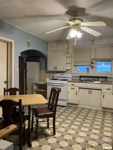 $55,000 | 335 South Harrison Street, Blandinsville, IL 61420