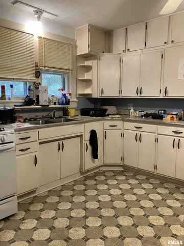 $55,000 | 335 South Harrison Street, Blandinsville, IL 61420