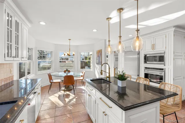 $1,550,000 | 467 Hempstead Avenue, Rockville Centre, NY 11570