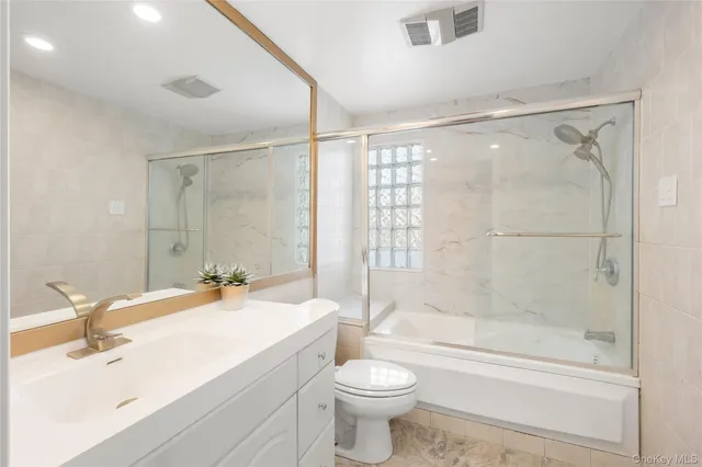 $1,550,000 | 467 Hempstead Avenue, Rockville Centre, NY 11570