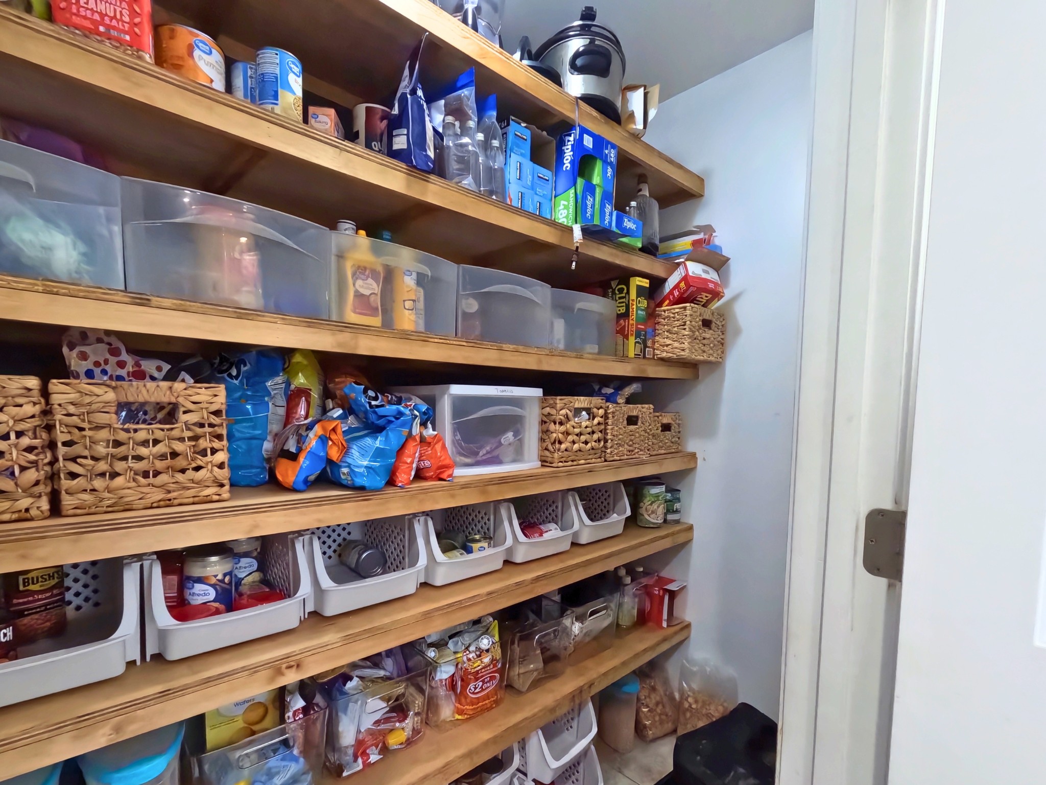 4631 Turquoise Lane Murfreesboro, TN 37129 - Photo 13 of 42 a book shelf of books