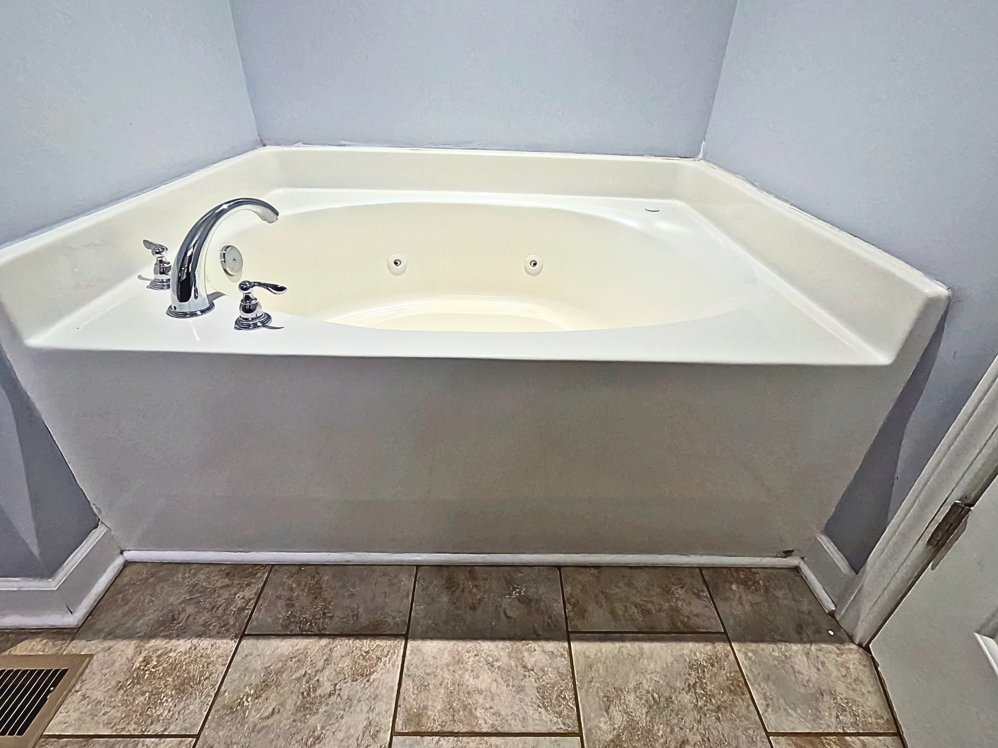 4631 Turquoise Lane Murfreesboro, TN 37129 - Photo 18 of 42 a bathroom with a bathtub