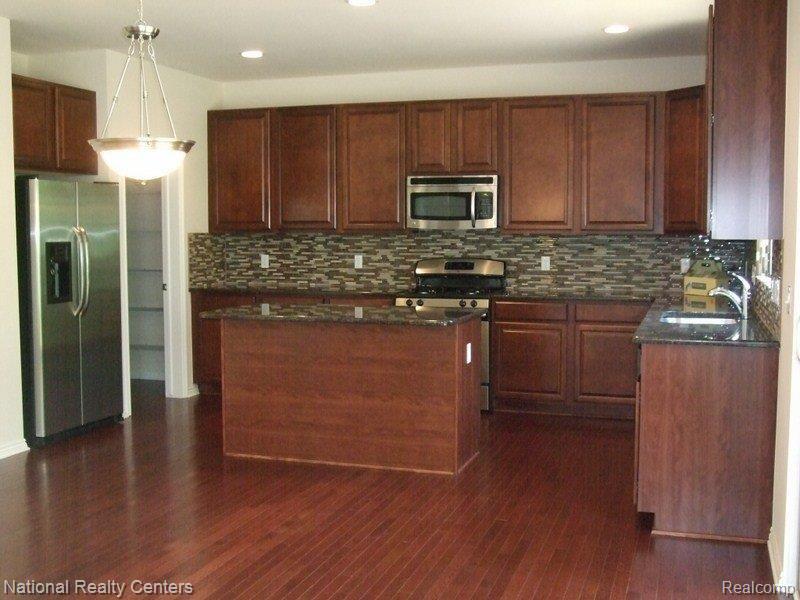 3501 Shadwell Lane Rochester, MI 48306 - Photo 14 of 23 Kitchen