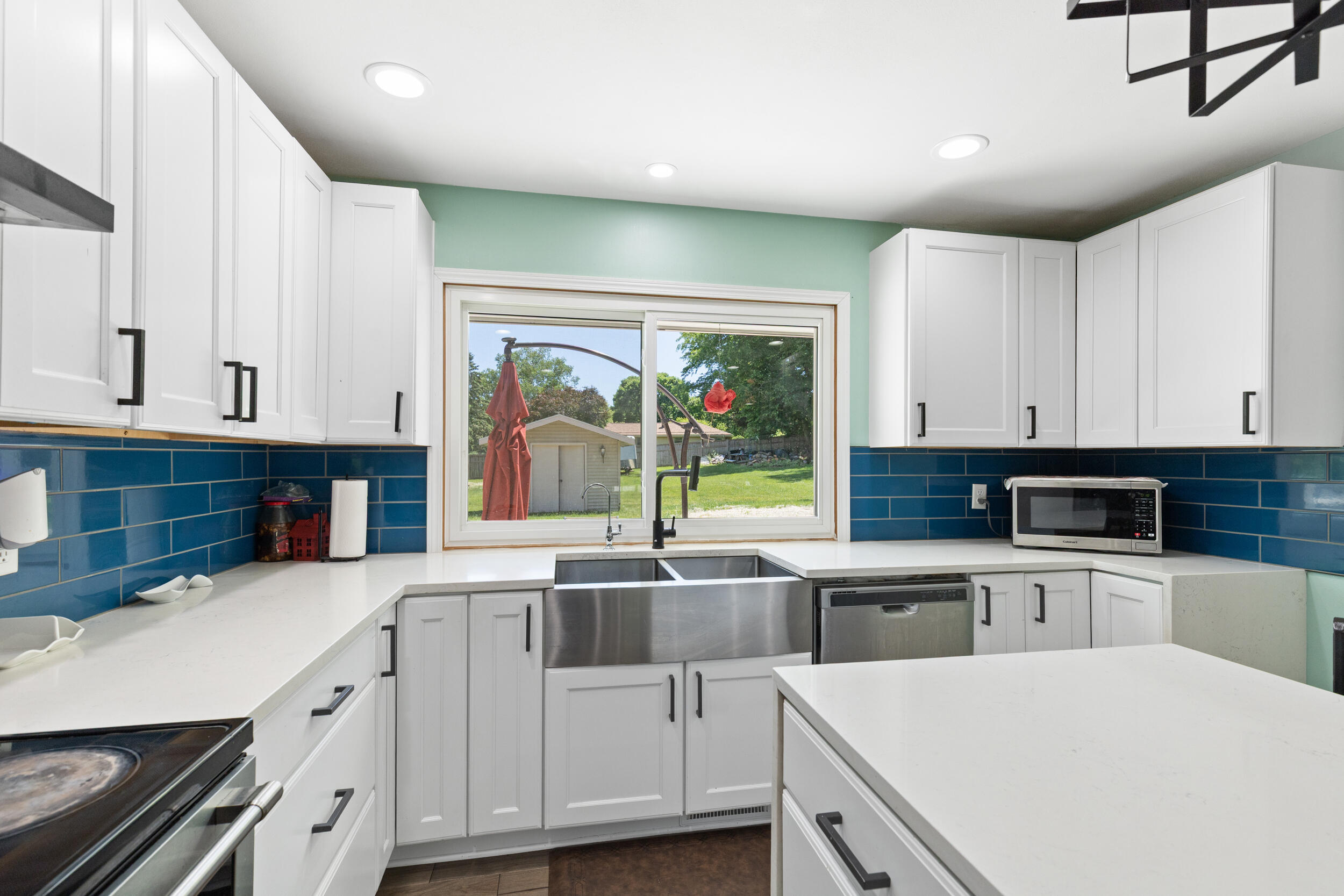 3290 South Johnson Road New Berlin, WI 53146 - Photo 6 of 34 Kitchen