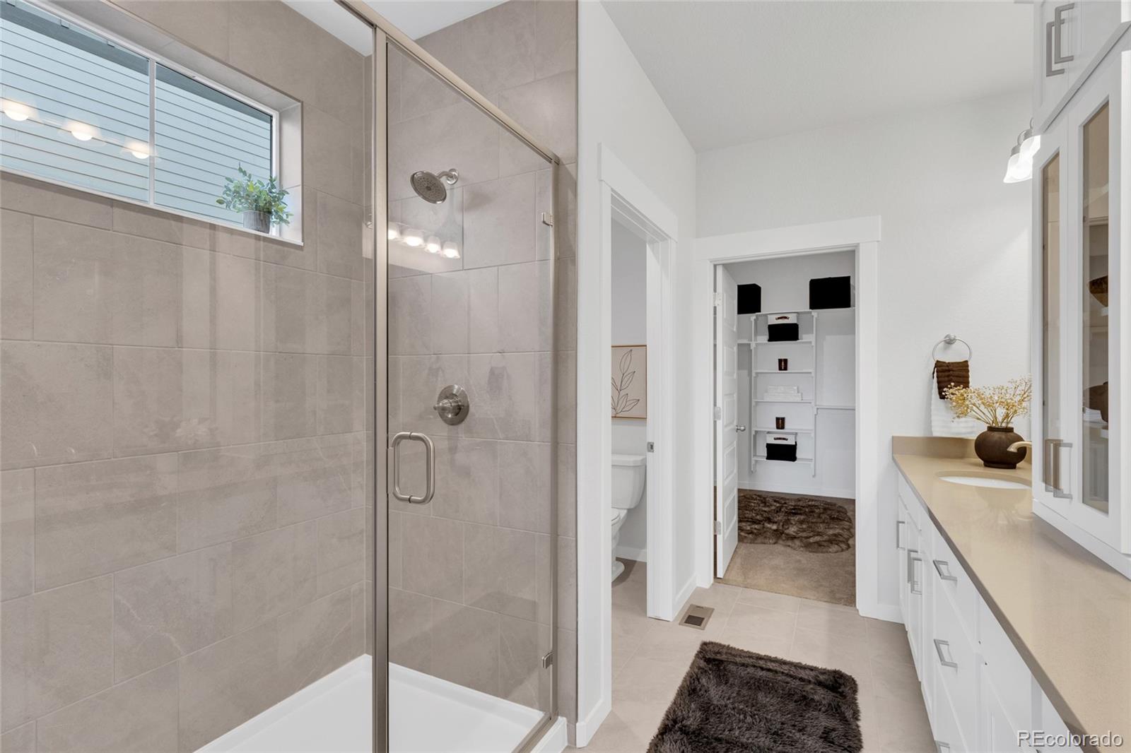 8878 South Riviera Court Aurora, CO 80016 - Photo 17 of 31 a bathroom with a tub and shower