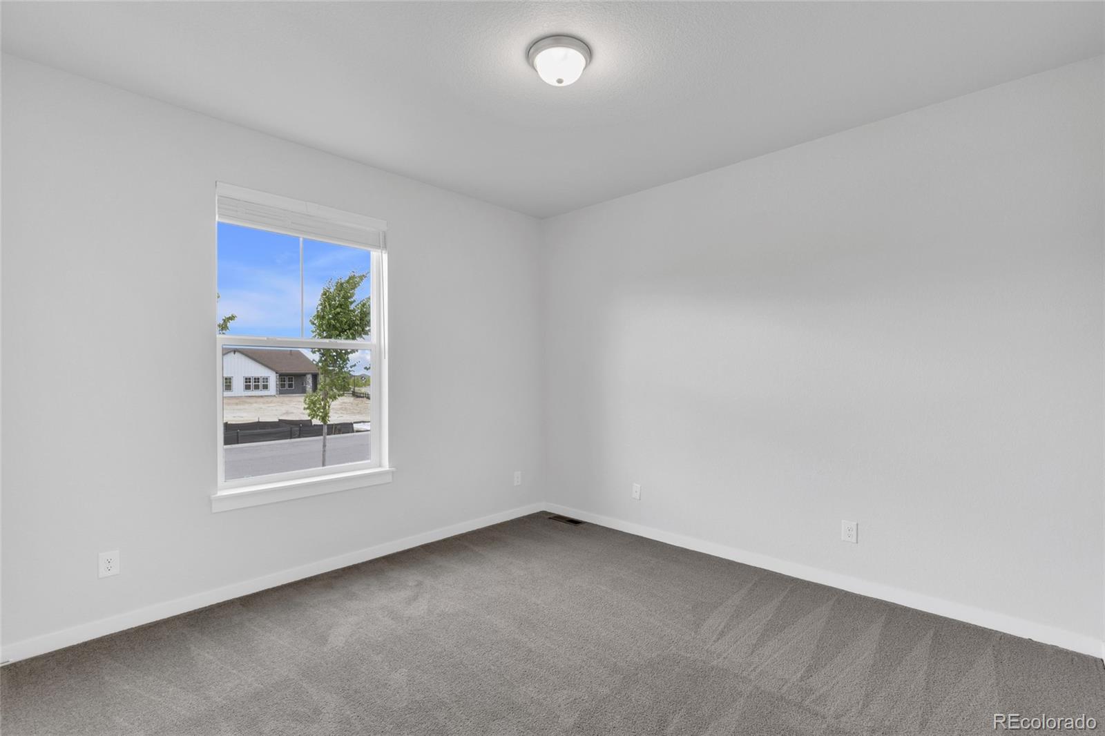 8878 South Riviera Court Aurora, CO 80016 - Photo 20 of 31 an empty room with a window