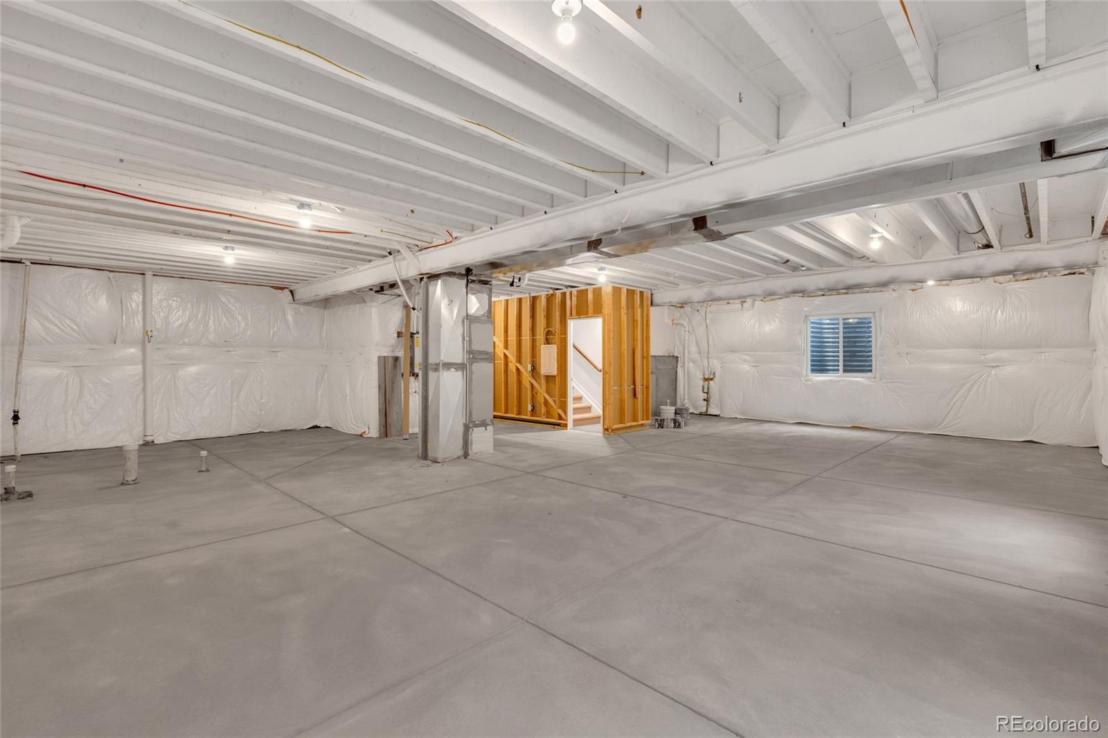 8878 South Riviera Court Aurora, CO 80016 - Photo 27 of 31 a view of an empty room