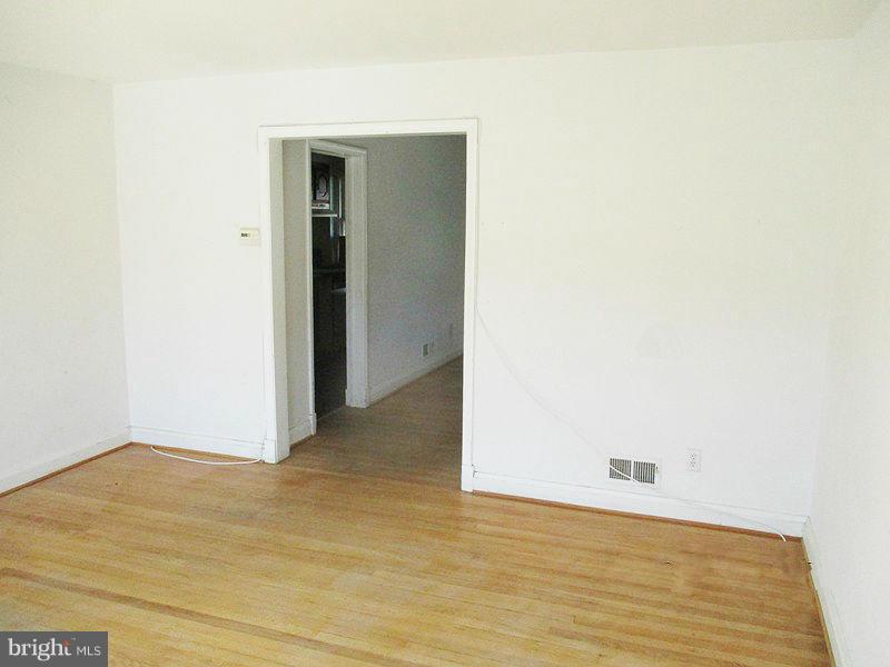 3632 Elmora Avenue Baltimore, MD 21213 - Photo 4 of 10 Living Room