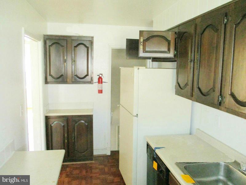 3632 Elmora Avenue Baltimore, MD 21213 - Photo 6 of 10 Kitchen