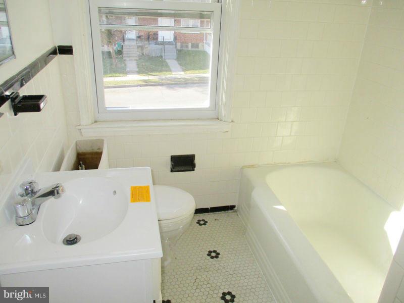 3632 Elmora Avenue Baltimore, MD 21213 - Photo 9 of 10 Bath