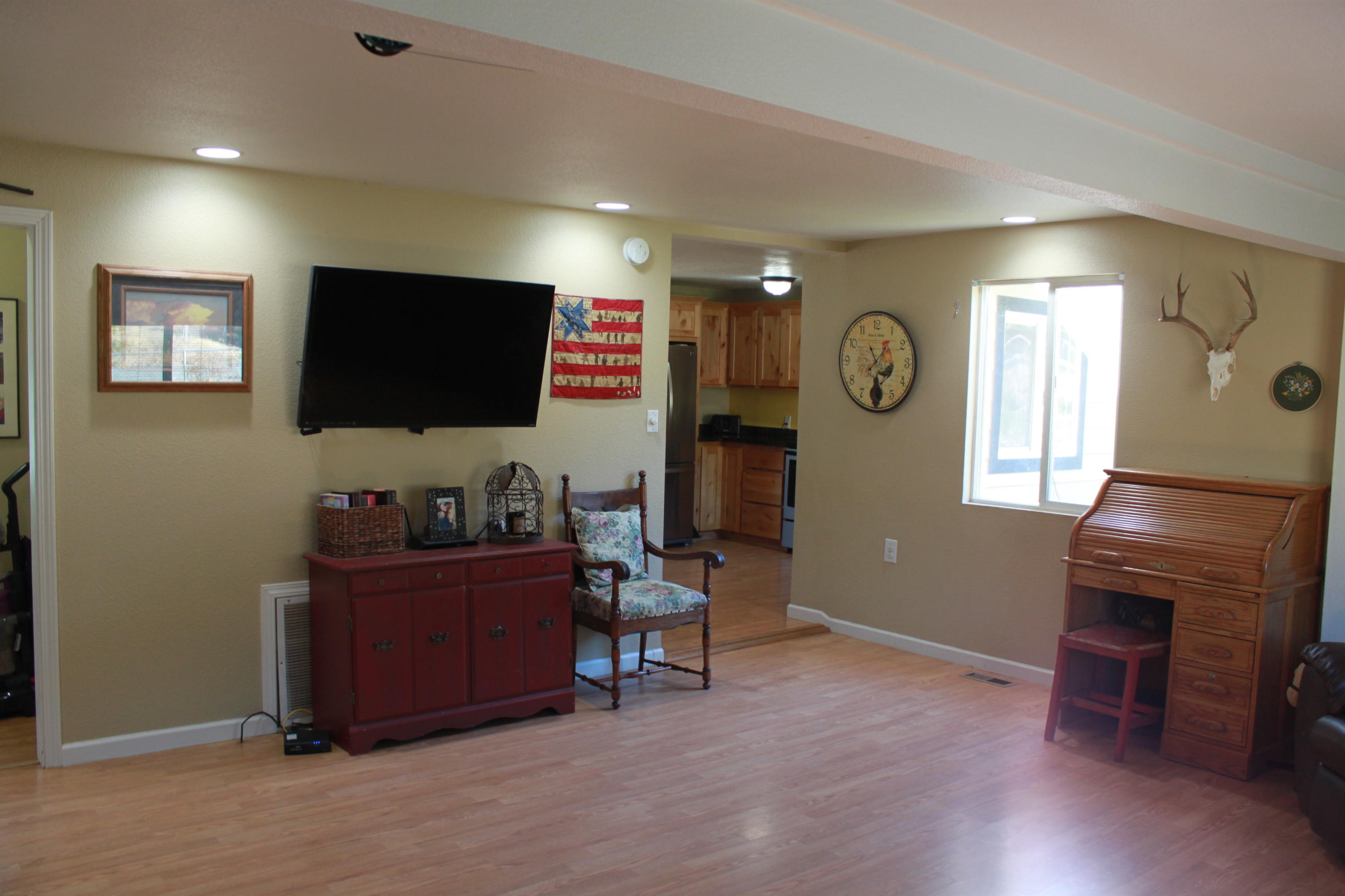 361 Homewood Road Grants Pass, OR 97527 - Photo 8 of 22 IMG_1371