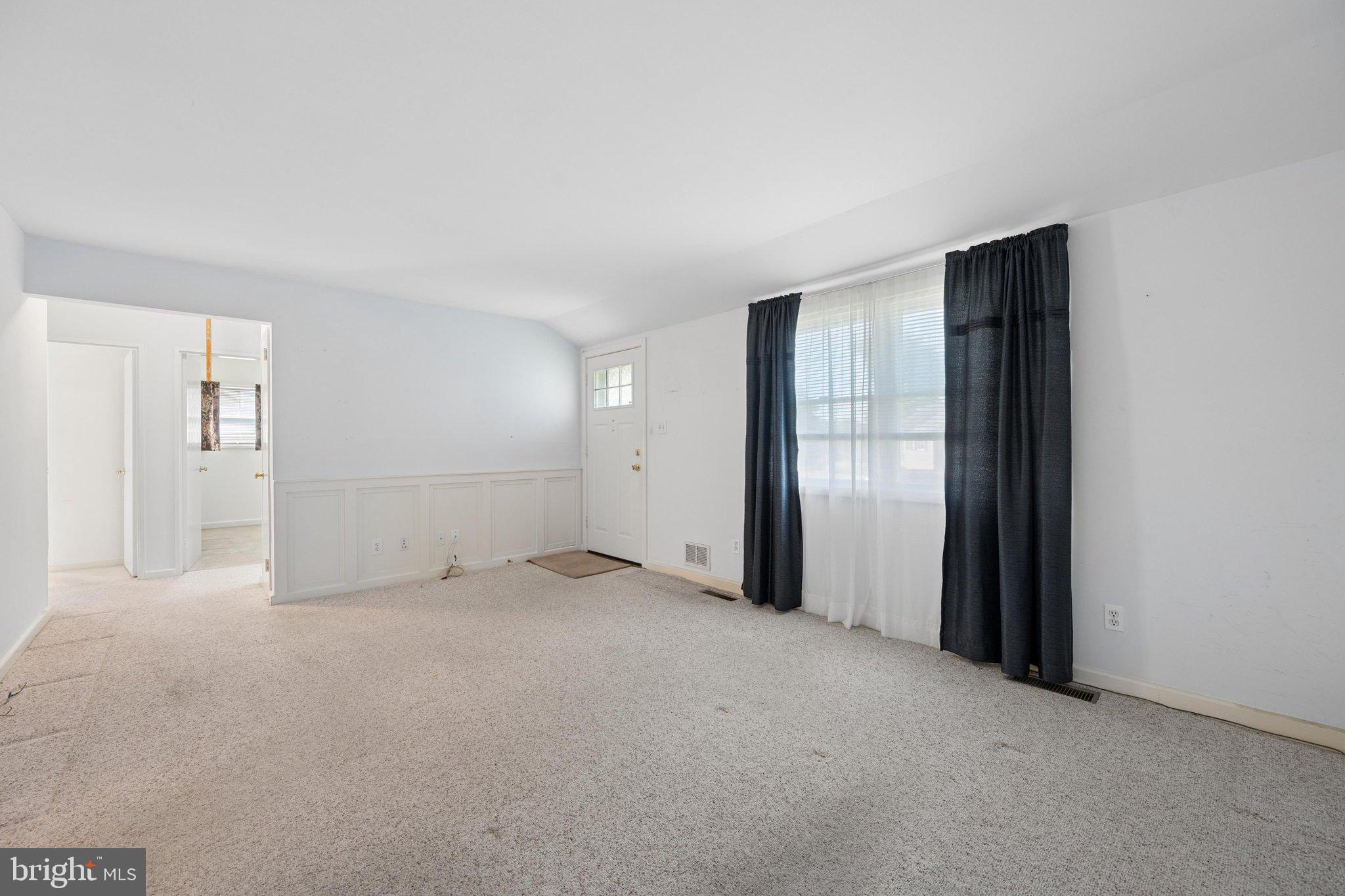 12725 Holdridge Road Silver Spring, MD 20906 - Photo 6 of 56 Living Room