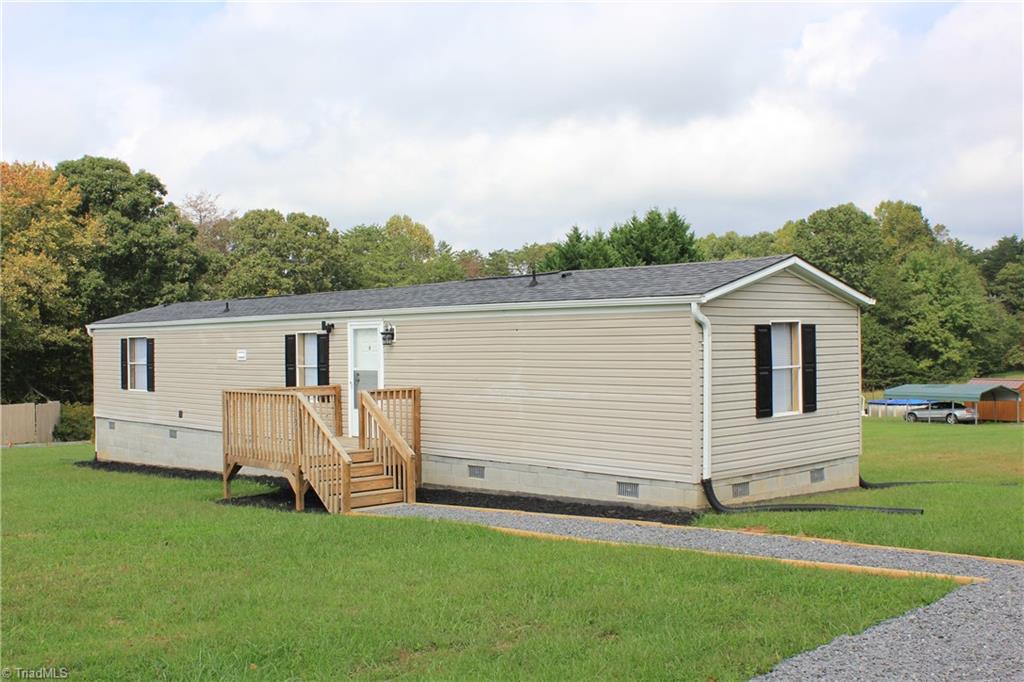 1022 Mitchell Road Pilot Mountain, NC 27041 - Photo 2 of 36 Gallery Image 2