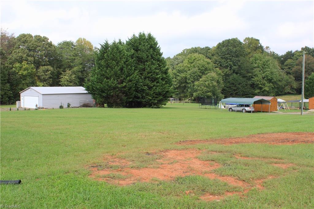 1022 Mitchell Road Pilot Mountain, NC 27041 - Photo 4 of 36 Gallery Image 4