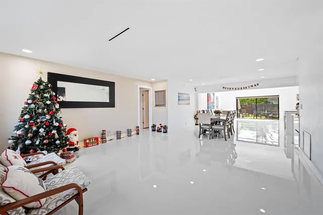 a room with lots of furniture and flower vase