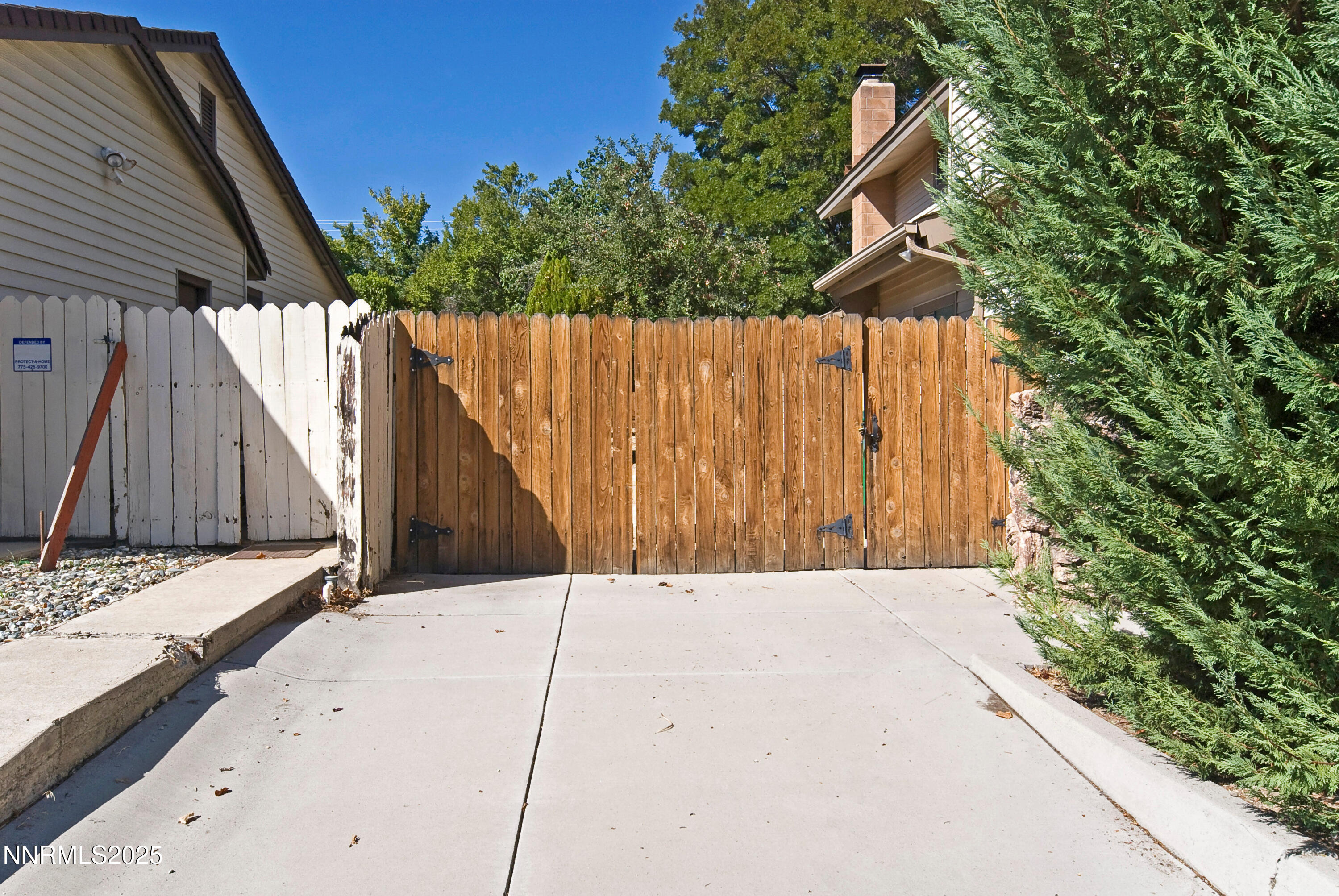 4875 Golden Springs Drive Reno, NV 89509 - Photo 3 of 33