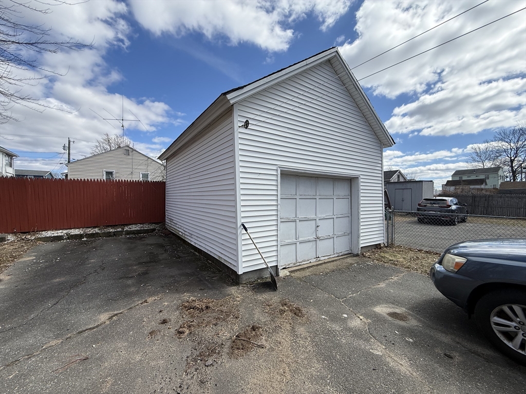 145 Moxon Street Springfield, MA 01151 - Photo 4 of 27 Gallery Image 4