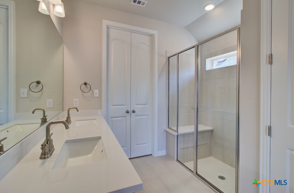2118 Shepard Street Seguin, TX 78155 - Photo 23 of 24 a bathroom with a bathtub and a sink