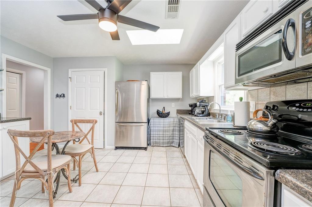 41 Summit Ridge Drive Southeast Cartersville, GA 30120 - Photo 7 of 43 a kitchen with a stove cabinets and a refrigerator