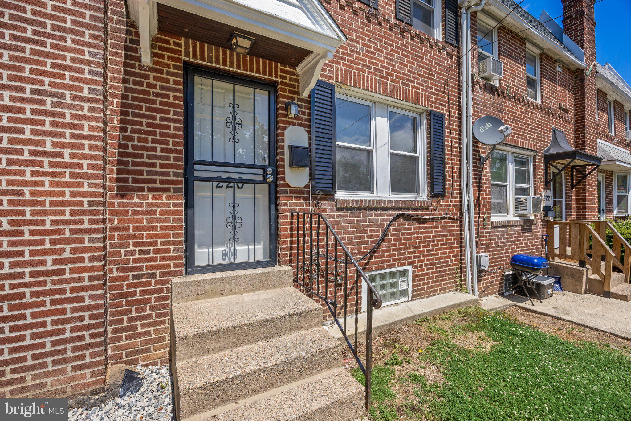 220 Houston Street Chester, PA 19013 - Photo 4 of 29