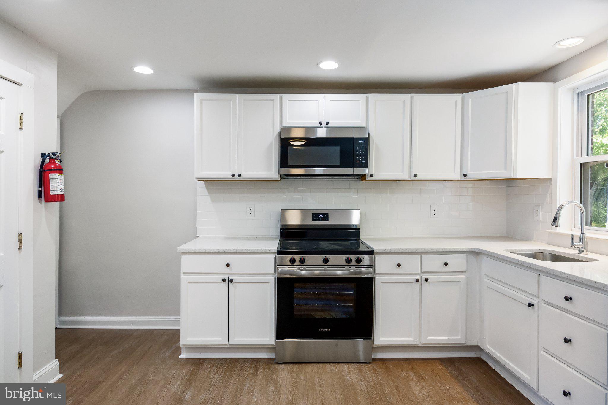 220 Houston Street Chester, PA 19013 - Photo 9 of 29