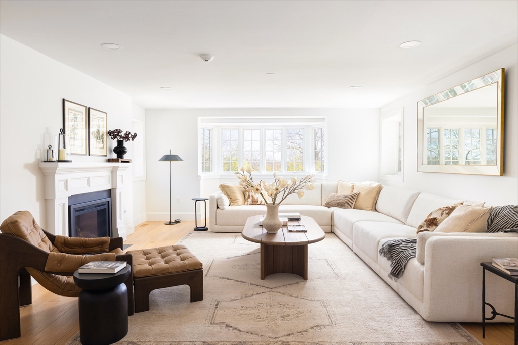 124 Chestnut Hill Road Newton, MA 02467 - Photo 3 of 27