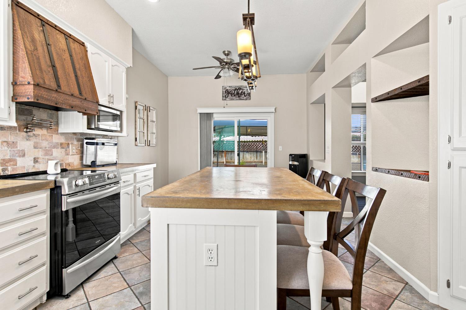 245 Douma Way Ripon, CA 95366 - Photo 10 of 56