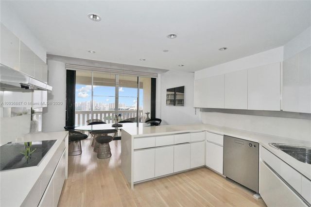 $1,420,000 | 3000 Island Boulevard, Unit 3002, Aventura, FL 33160