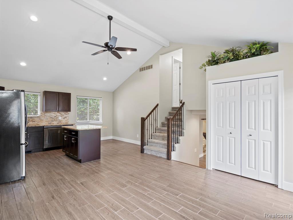 355 North Hospital Road Waterford, MI 48327 - Photo 6 of 23 Gallery Image 6