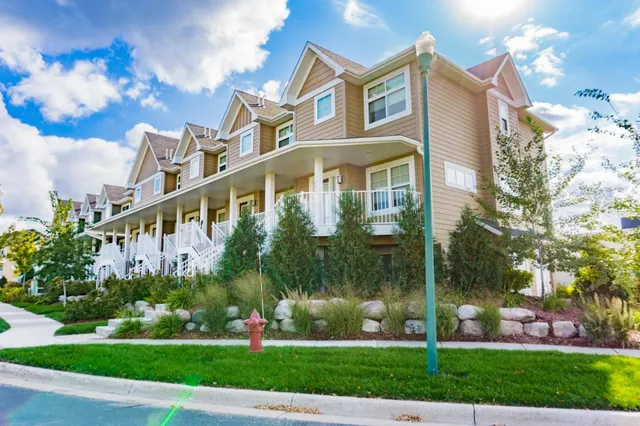 $2,300 | 2978 Clover Ridge Drive, Chaska, MN 55318