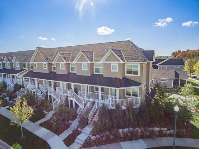 $2,300 | 2978 Clover Ridge Drive, Chaska, MN 55318