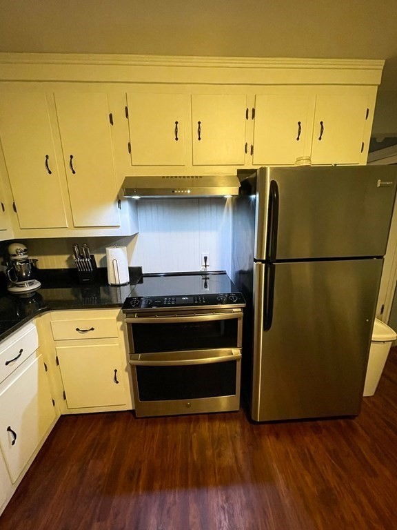 31 Stockton Street Fall River, MA 02721 - Photo 4 of 21