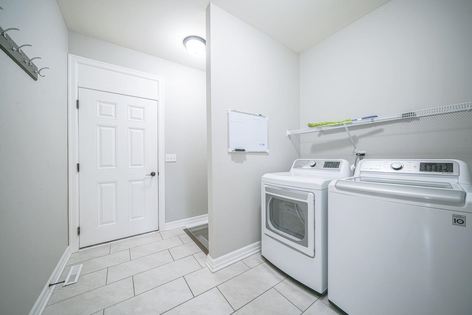 212 Martin Avenue Oregon, IL 61061 - Photo 14 of 29 a utility room with dryer and washer