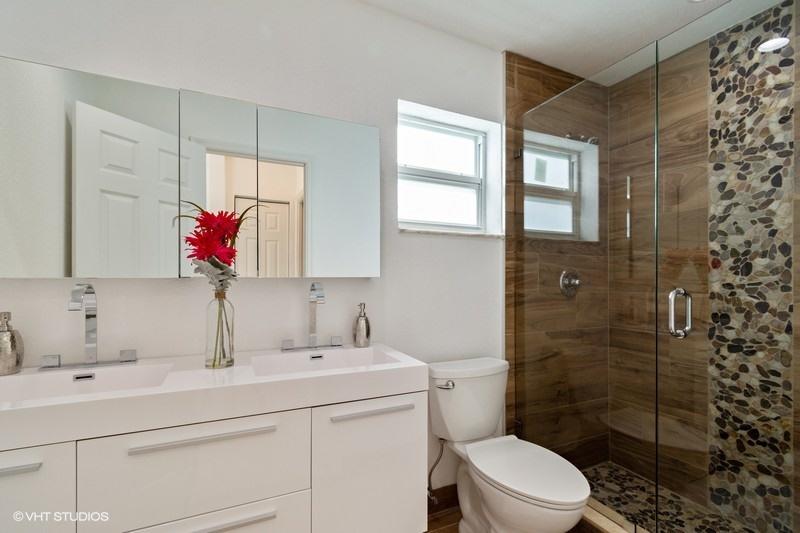 1265 Northwest 7th Street Boca Raton, FL 33486 - Photo 8 of 13 09_1265NW7thSt_13_MasterBathroom_FlexMLS
