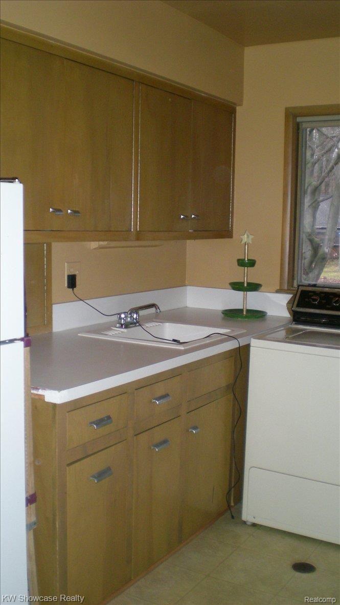32600 Whatley Road Franklin, MI 48025 - Photo 12 of 23 white birch cabinets