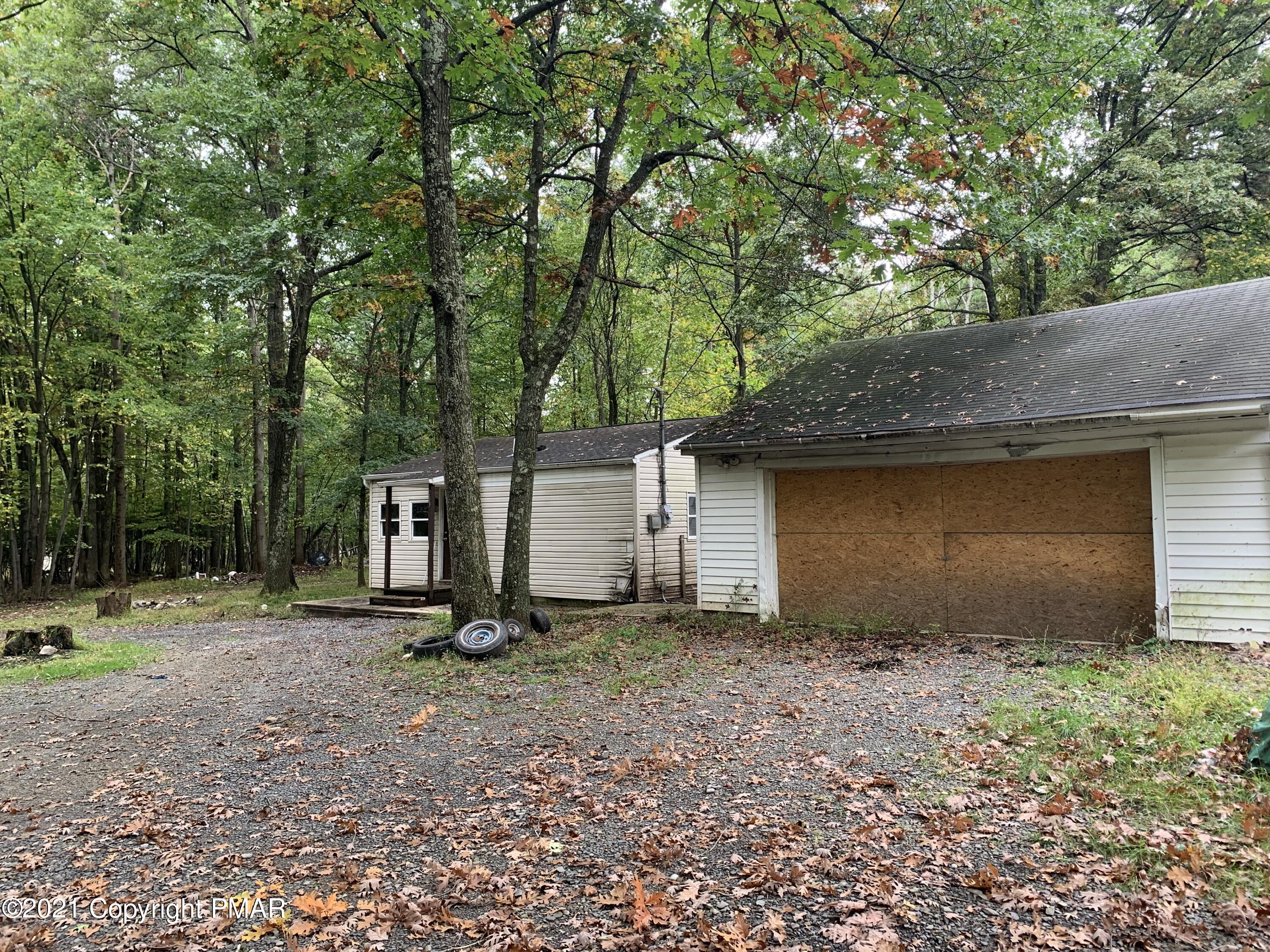 203 Semmel Road Effort, PA 18330 - Photo 6 of 18 a view of outdoor space and yard