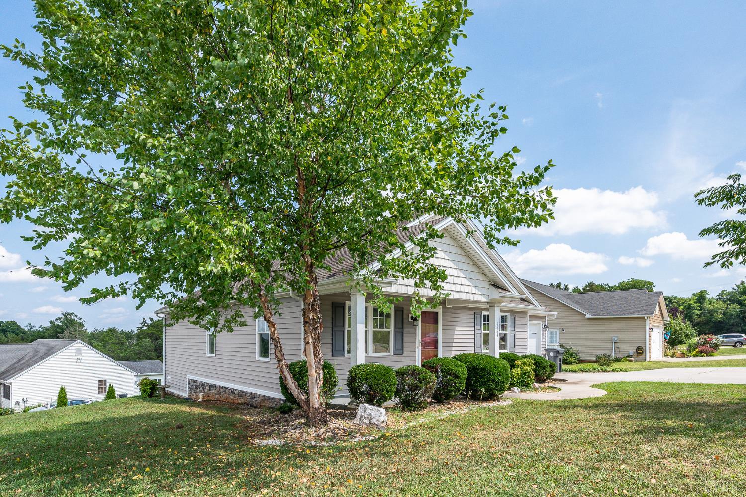 1583 Link Road Bedford, VA 24523 - Photo 3 of 40