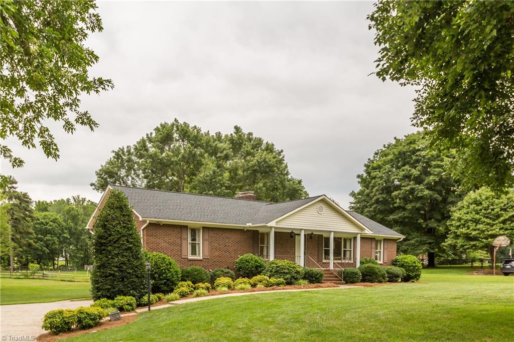 160 Roquemore Road Clemmons, NC 27012 - Photo 3 of 29 Gallery Image 3