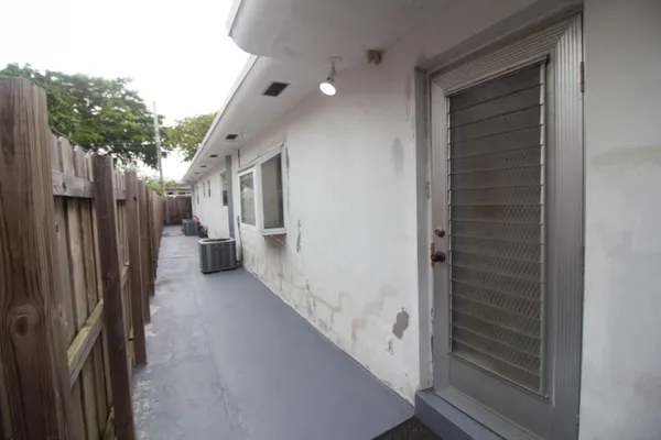 $2,100 | 909 Northeast 12th Avenue, Pompano Beach, FL 33060