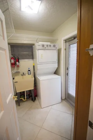 $2,100 | 909 Northeast 12th Avenue, Pompano Beach, FL 33060