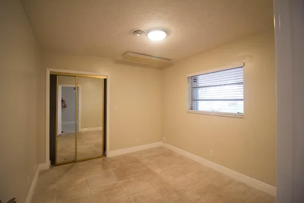 $2,100 | 909 Northeast 12th Avenue, Pompano Beach, FL 33060