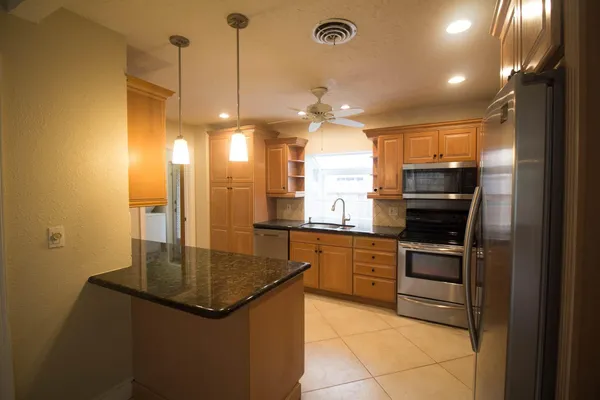 $2,100 | 909 Northeast 12th Avenue, Pompano Beach, FL 33060