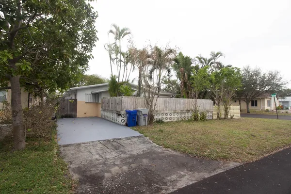 $2,100 | 909 Northeast 12th Avenue, Pompano Beach, FL 33060