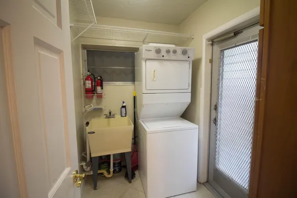 $2,100 | 909 Northeast 12th Avenue, Pompano Beach, FL 33060