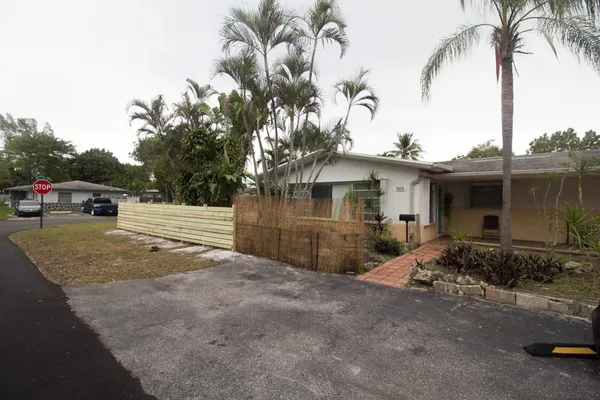$2,100 | 909 Northeast 12th Avenue, Pompano Beach, FL 33060