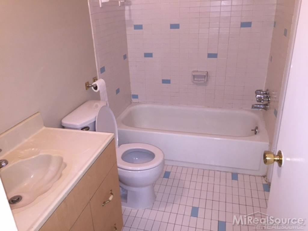 8401 18 18 Mile Road, Unit 144G Sterling Heights, MI 48313 - Photo 10 of 16