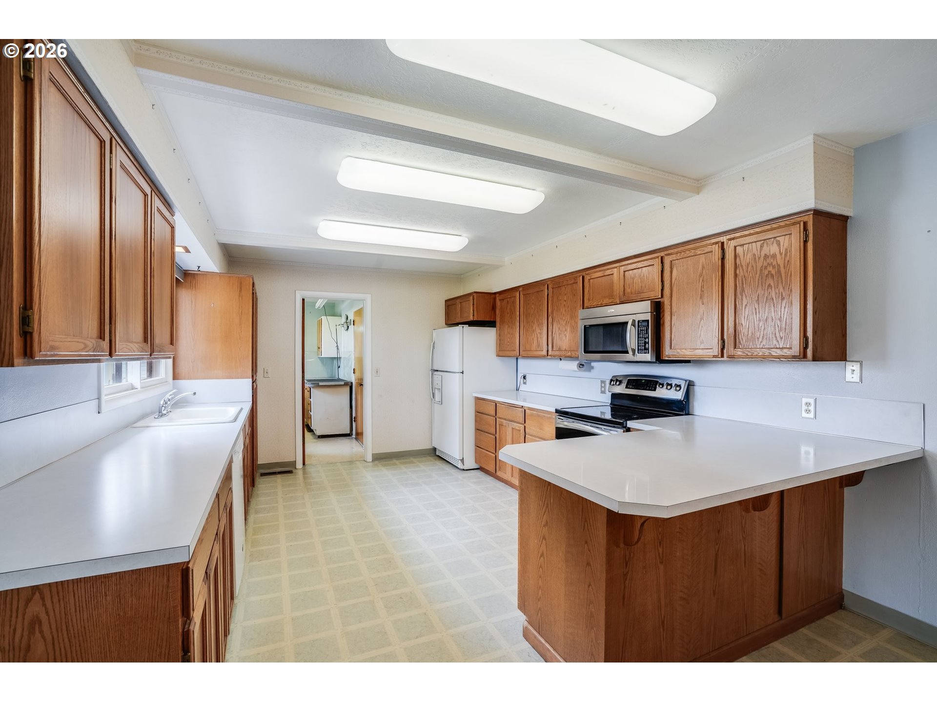 2537 B Street Hubbard, OR 97032 - Photo 4 of 43 Kitchen