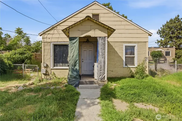 $209,900 | 620 South Chelan Avenue, Wenatchee, WA 98801