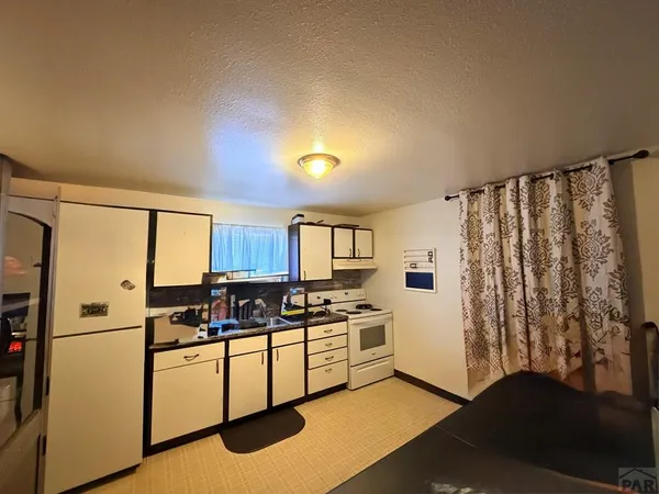 $389,900 | 2122 Norman Lane, Pueblo, CO 81005